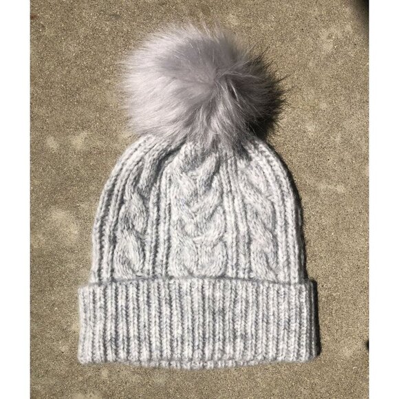 NWT Loft Women's Cable Knit Beanie Hat With Faux Fur Pom OS Gray Winter Snow - Picture 1 of 4